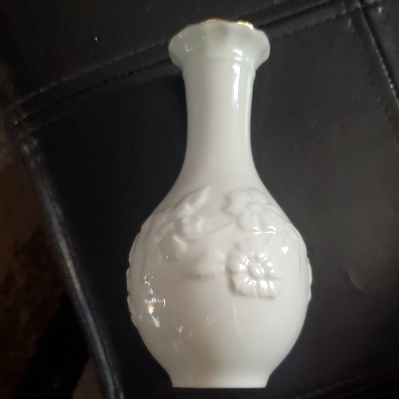 Lenox White Floral Embossed Vase - Picture 1 of 4